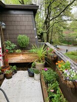1652 N Gatewood Rd NE, Unit 2 Bed / 2 Bath in Atlanta, GA - Building Photo