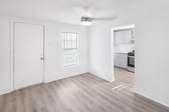 1913 Benson St-Unit -2 in Houston, TX - Building Photo - Building Photo