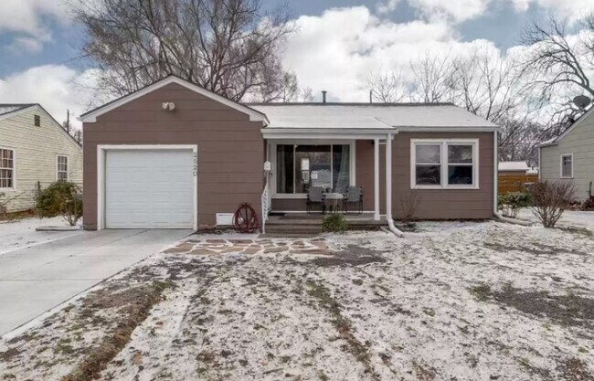 property at 2520 S twin Oaks St