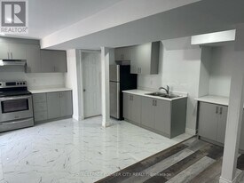 47 Sparta Dr in Brampton, ON - Building Photo