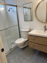 6292 Freeborn Dr in Huntington Beach, CA - Foto de edificio - Building Photo