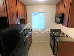 130 Fig St in Roseville, CA - Foto de edificio - Building Photo