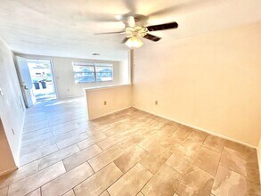 11241 Snyder Ave in Port Richey, FL - Foto de edificio - Building Photo