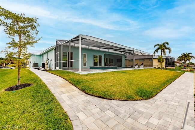 2704 SW 25th St in Cape Coral, FL - Foto de edificio - Building Photo