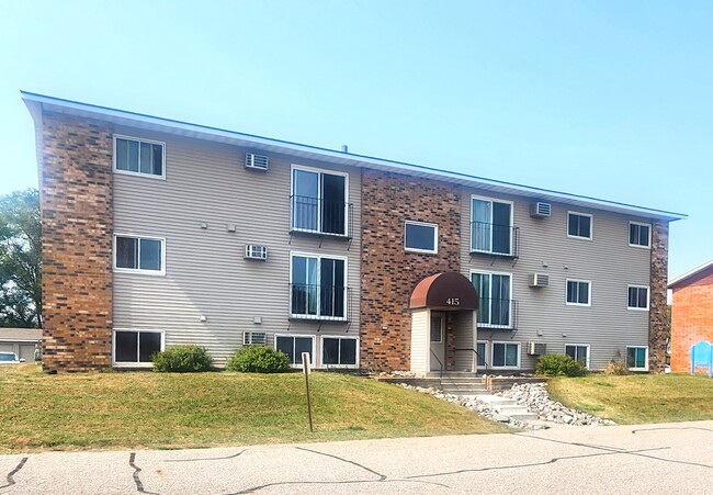 Greenbriar Apartments in St. Cloud, MN - Foto de edificio - Building Photo