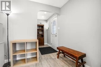 102 Kribs St in Cambridge, ON - Building Photo - Building Photo