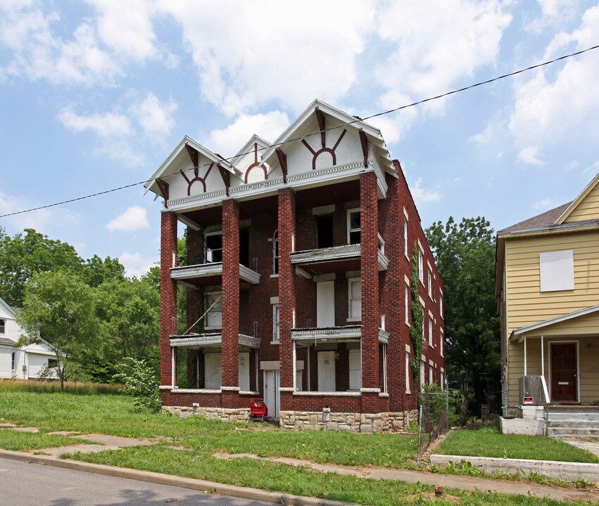 Park Ave Apartments in Kansas City, MO - Building Photo