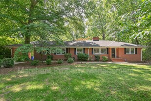 4 Estanolle St in Greenville, SC - Building Photo