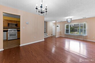 36 Sassafras Ct in North Brunswick, NJ - Building Photo - Building Photo