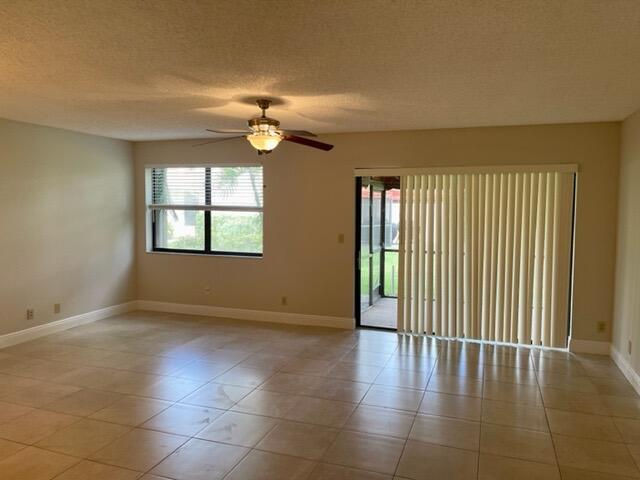 12220 Sag Harbor Ct-Unit -4 in Wellington, FL - Foto de edificio - Building Photo