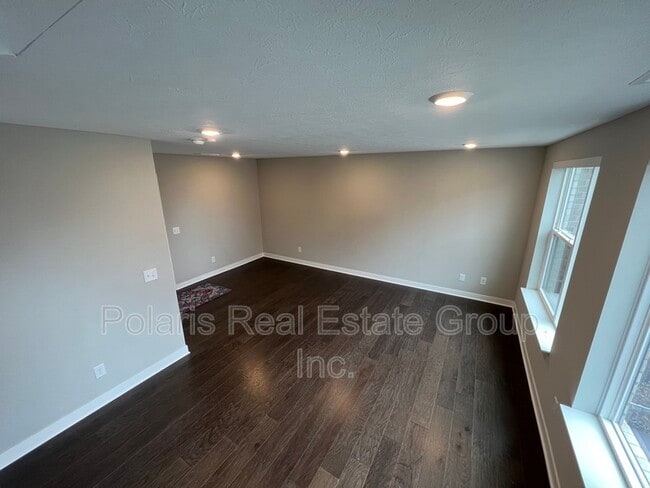 635 Golborne St in Carmel, IN - Foto de edificio - Building Photo