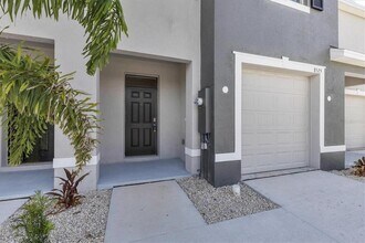 8525 Milestone Dr in Sarasota, FL - Building Photo - Building Photo