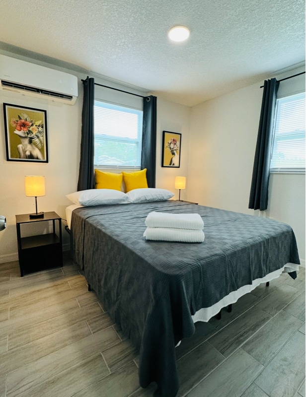 1401 E Holland Ave in Tampa, FL - Building Photo - Building Photo