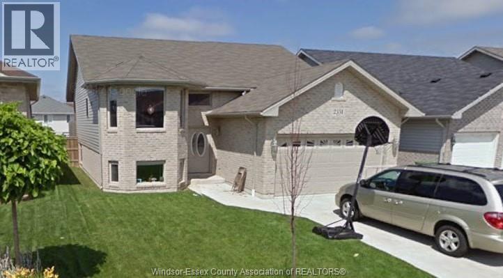 2351 Norcrest Ave in Windsor, ON - Building Photo