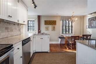 27 S Main St in Essex, CT - Building Photo - Building Photo