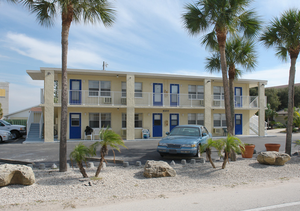 6100 Ridgewood Ave in Cocoa Beach, FL - Building Photo