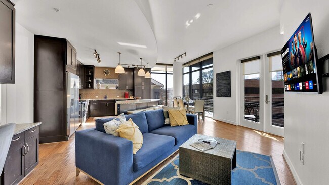 101 Bowen St, Unit SI ID1297761P in Dallas, TX - Building Photo - Building Photo