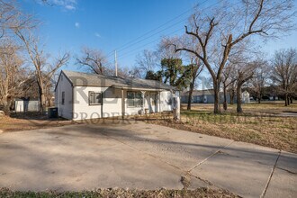 110 N Doris St in Wichita, KS - Building Photo - Building Photo