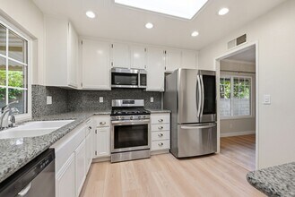 1724 Eagle Peak Ave in Simi Valley, CA - Building Photo - Building Photo