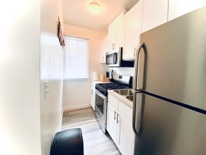 2115 N Raymond Ave, Unit 2115.5 in Altadena, CA - Building Photo - Building Photo