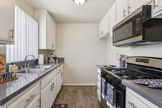 Casa Moreno Apartments in La Puente, CA - Foto de edificio - Building Photo