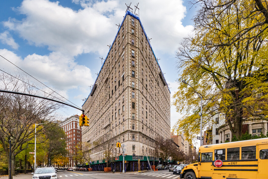 173 Riverside Dr in New York, NY - Building Photo