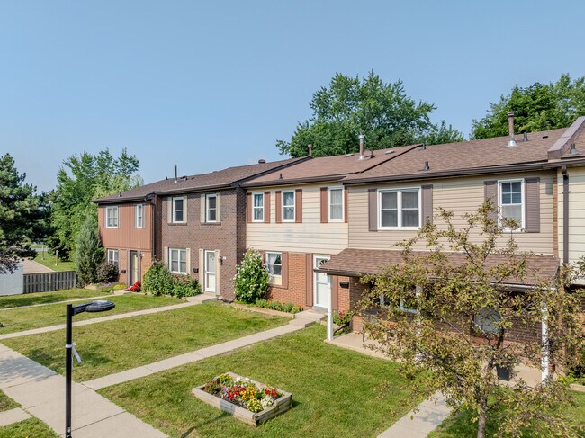 2825 Gananoque Dr in Mississauga, ON - Building Photo - Building Photo