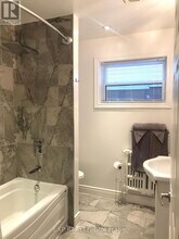 442 McLeod St in Ottawa, ON - Building Photo - Building Photo