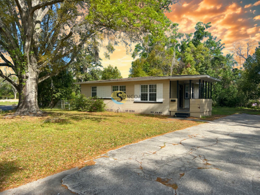 5221 Cleveland Rd in Jacksonville, FL - Building Photo