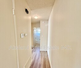 2120 Chrysler Dr in Modesto, CA - Building Photo - Building Photo