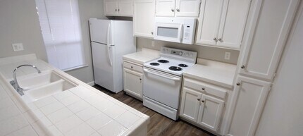 Capitol View Apartments in Sacramento, CA - Foto de edificio - Building Photo