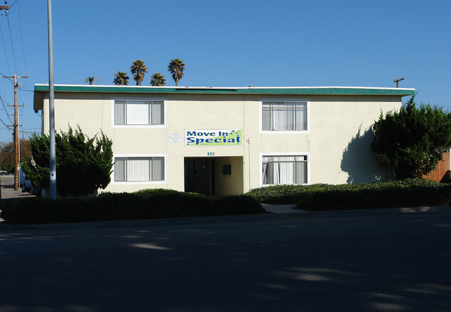 114 S L St in Lompoc, CA - Foto de edificio - Building Photo