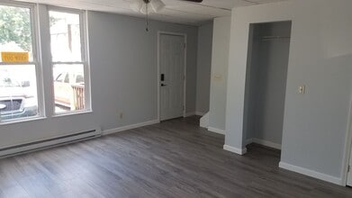 523 W Front St, Unit West in Findlay, OH - Building Photo - Building Photo