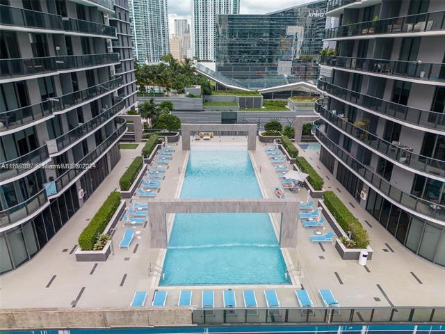 45 SW 9th St, Unit 1803 in Miami, FL - Foto de edificio
