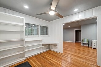 1905 Coulcrest Dr in Houston, TX - Building Photo - Building Photo