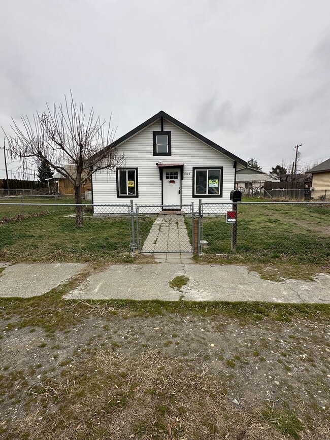 property at 805 S 5th Ave