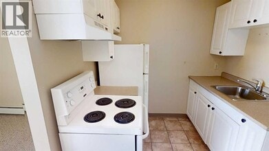 10028-10105 105 Ave in Grande Prairie, AB - Building Photo - Building Photo