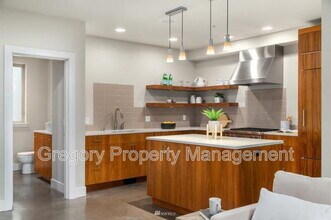732 Boylston Ave E in Seattle, WA - Building Photo - Building Photo