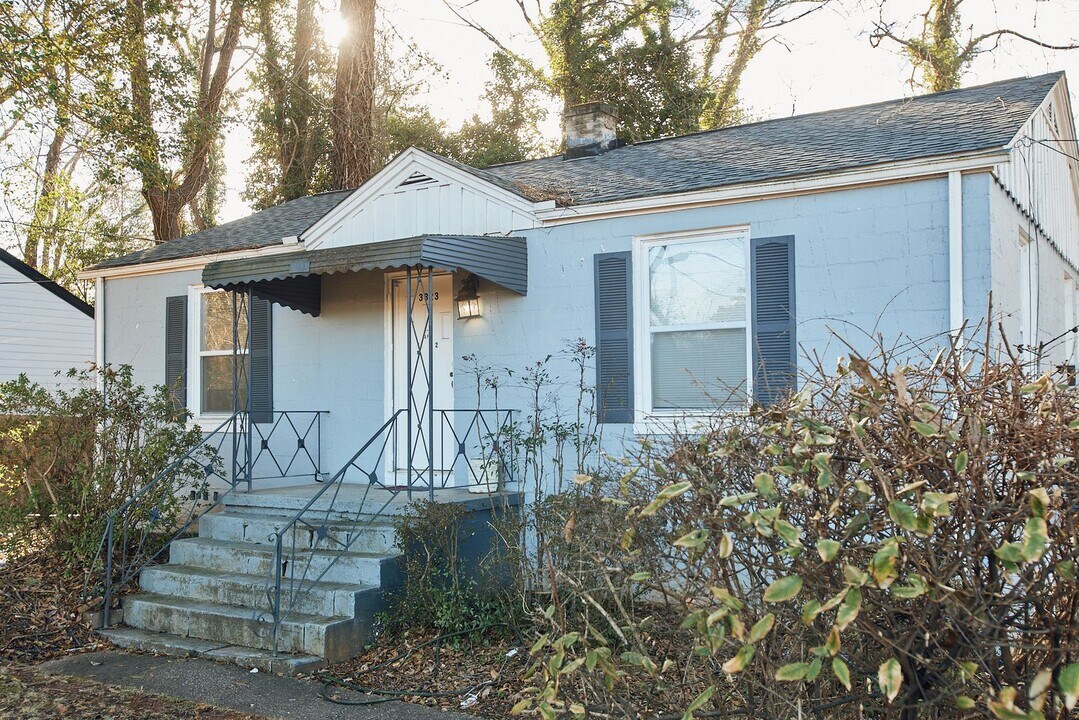 3323 Midway Rd in Decatur, GA - Foto de edificio