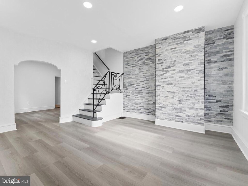 5713 Anderson St in Philadelphia, PA - Building Photo