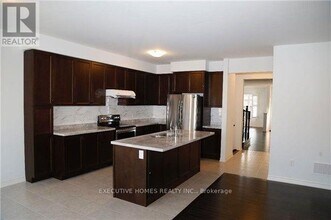 1457 Chretien St in Milton, ON - Building Photo - Building Photo