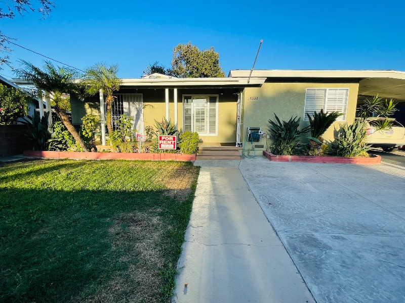 15332 Castana Ave in Paramount, CA - Building Photo