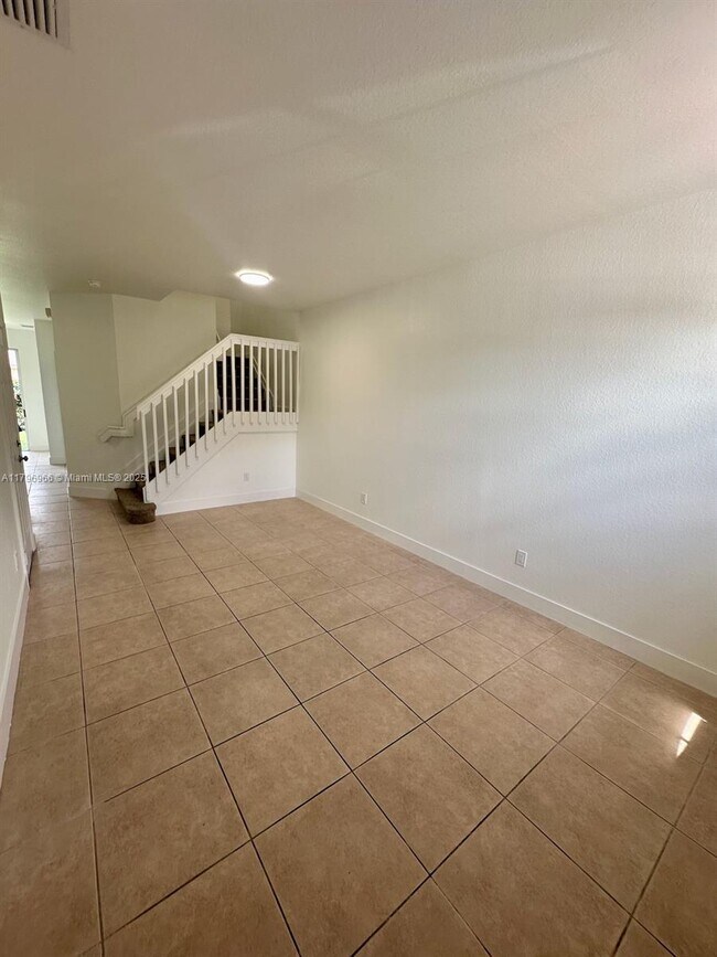 360 NE 21st Ave in Homestead, FL - Building Photo - Building Photo