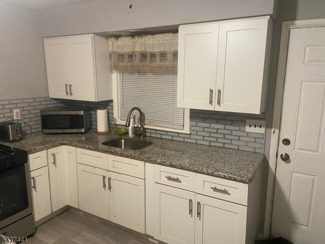 25 Onyx Ct, Unit 27 in Passaic, NJ - Building Photo - Building Photo