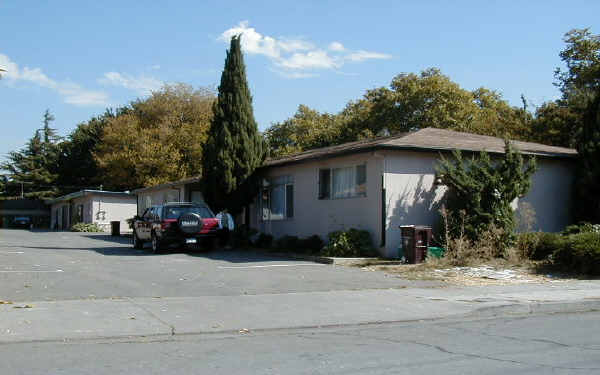 23338 Ida Ln in Hayward, CA - Foto de edificio - Building Photo