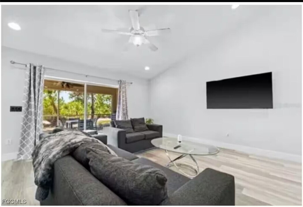 9351 Agate St in Port Charlotte, FL - Building Photo