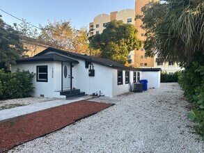1020 NW 55th St in Miami, FL - Building Photo - Building Photo