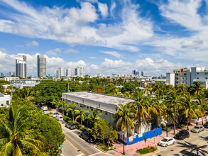 200 Collins Ave in Miami Beach, FL - Foto de edificio - Building Photo