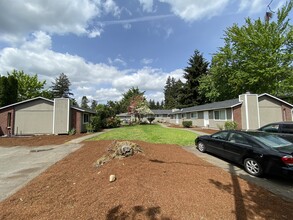 3203-3211 SE 136th Ave in Portland, OR - Building Photo - Building Photo