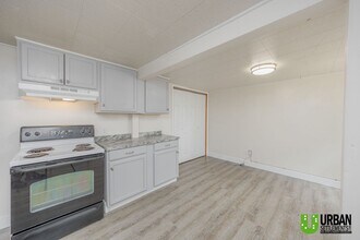721 C St in Cheney, WA - Foto de edificio - Building Photo